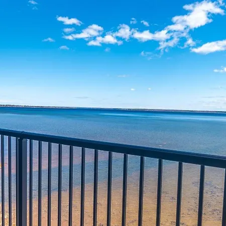 Terrace Bay Hotel - Lakefront Escanaba Exterior photo