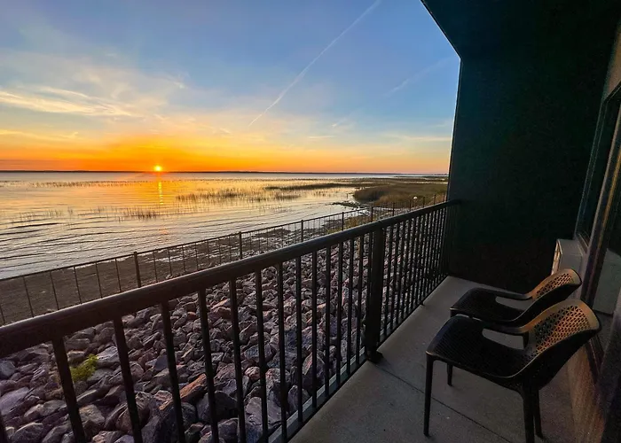 Terrace Bay Hotel - Lakefront