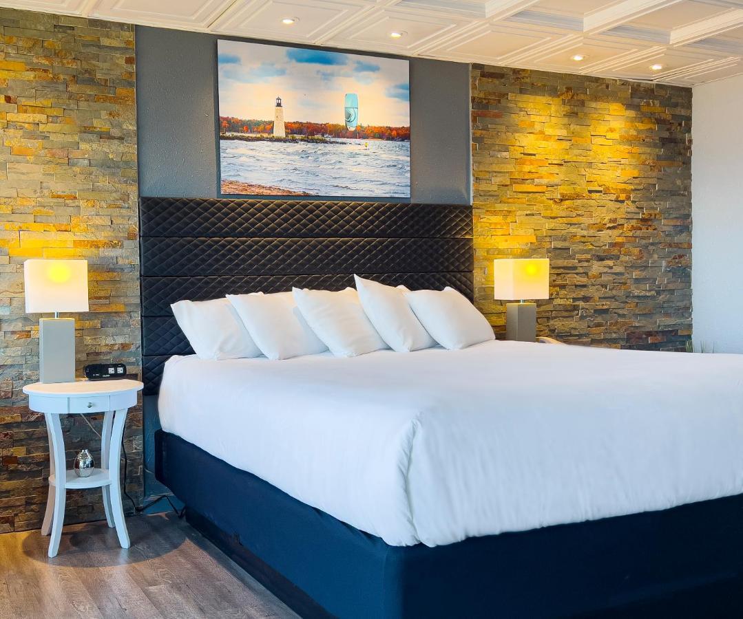 Hotel Terrace Bay - Lakefront