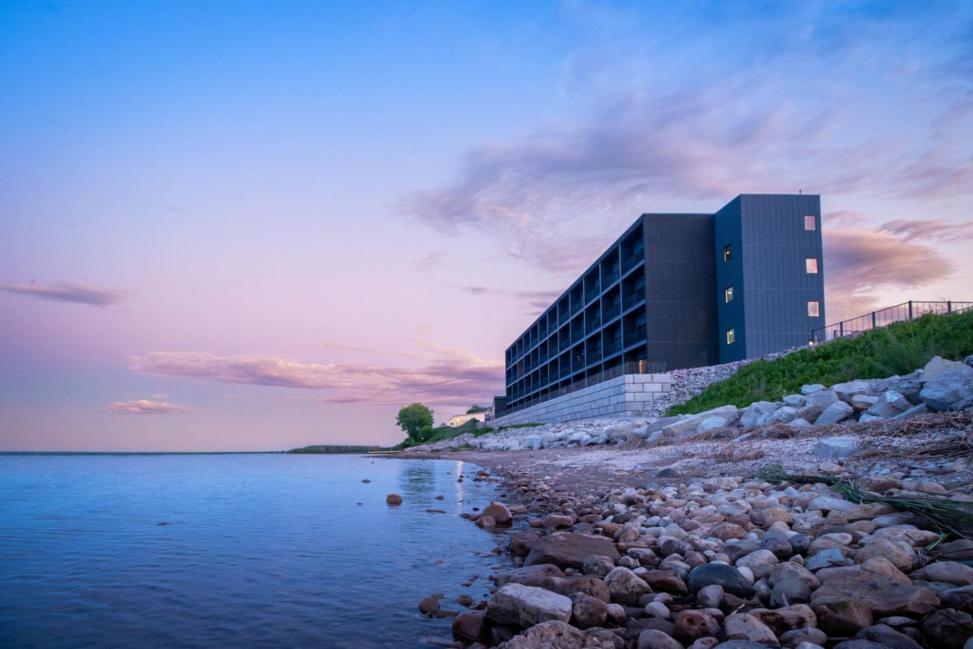 Terrace Bay - Lakefront Hotel
