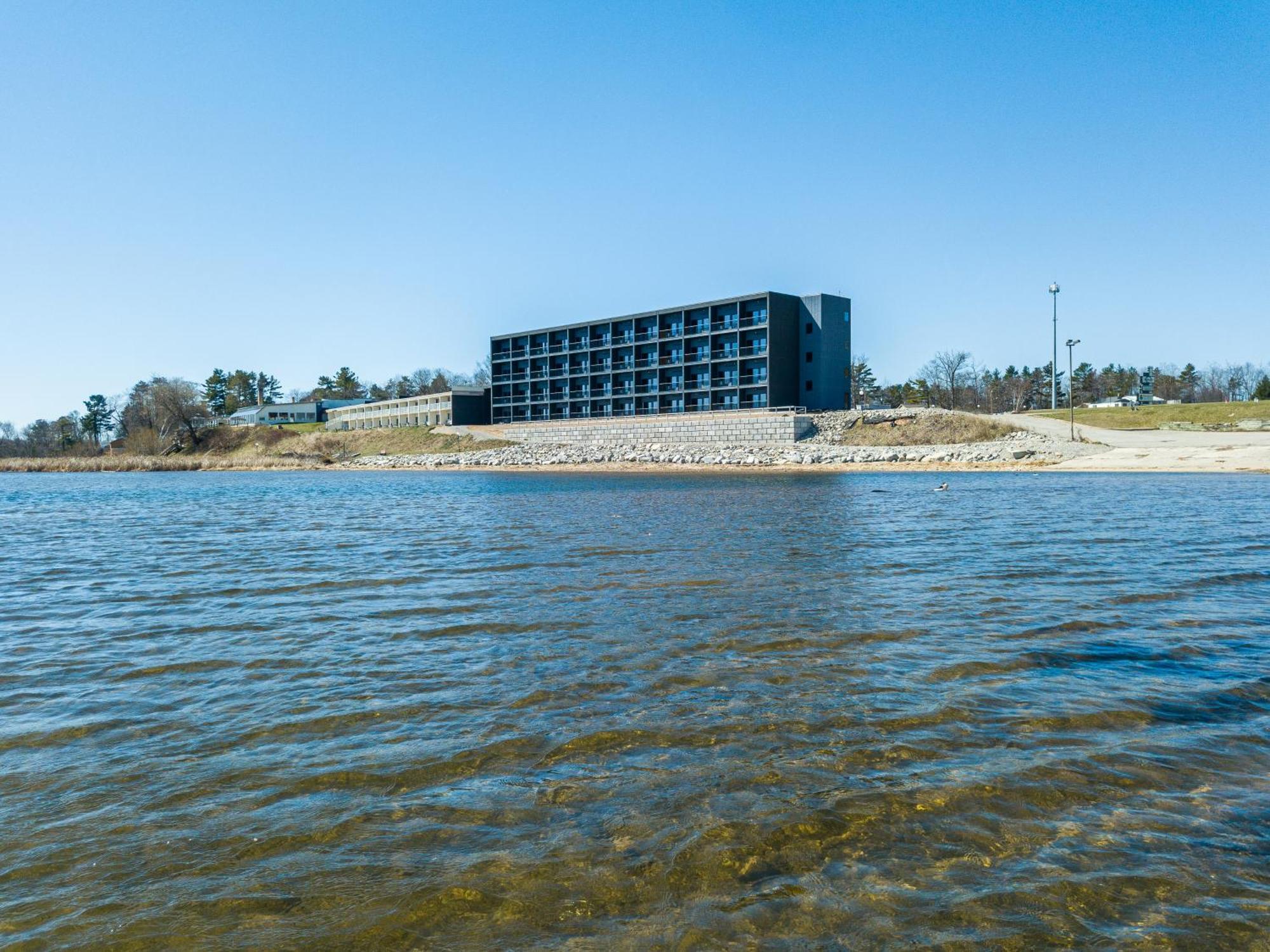 Terrace Bay - Lakefront 3*