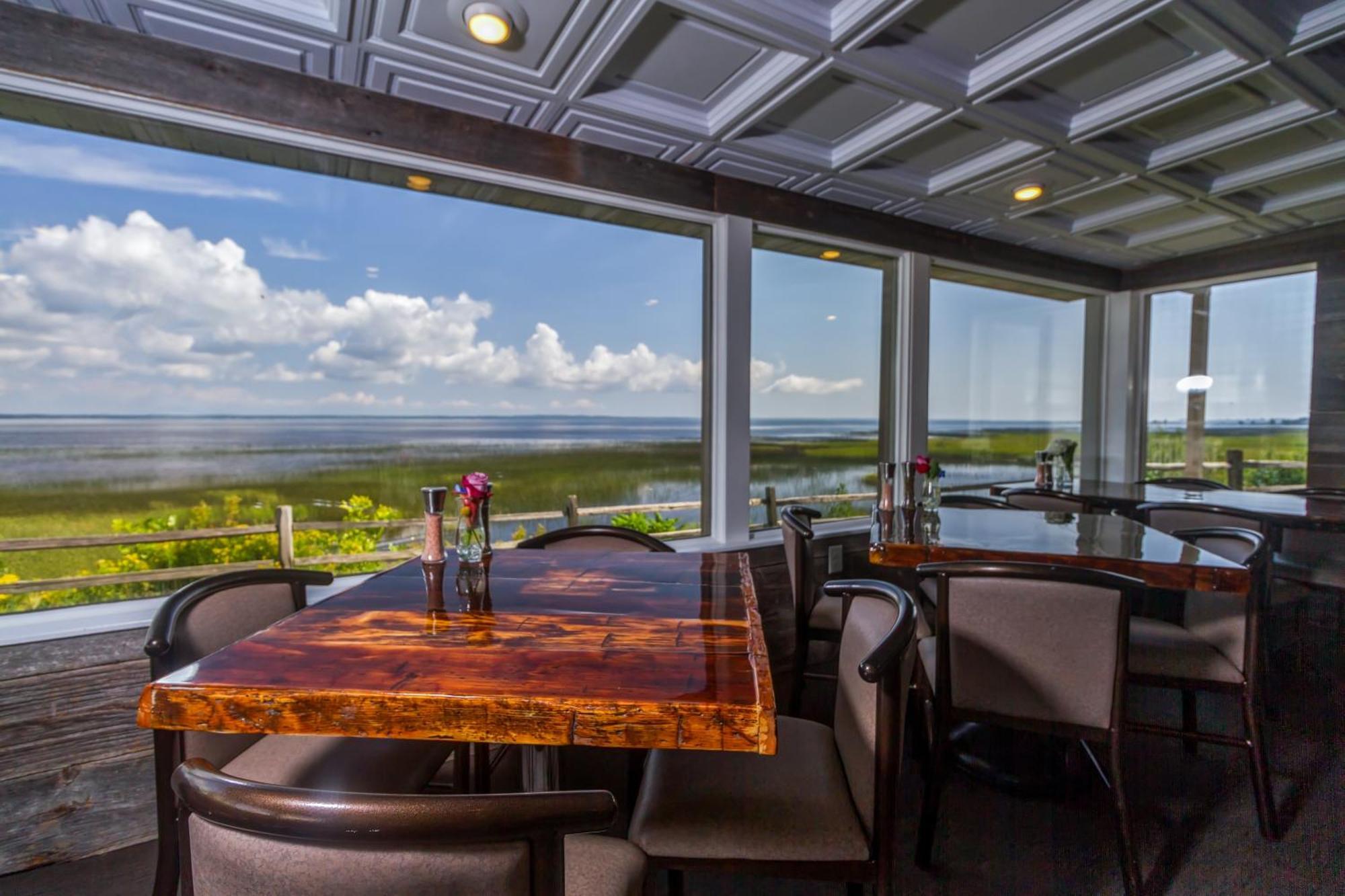 Hotel Terrace Bay - Lakefront Escanaba