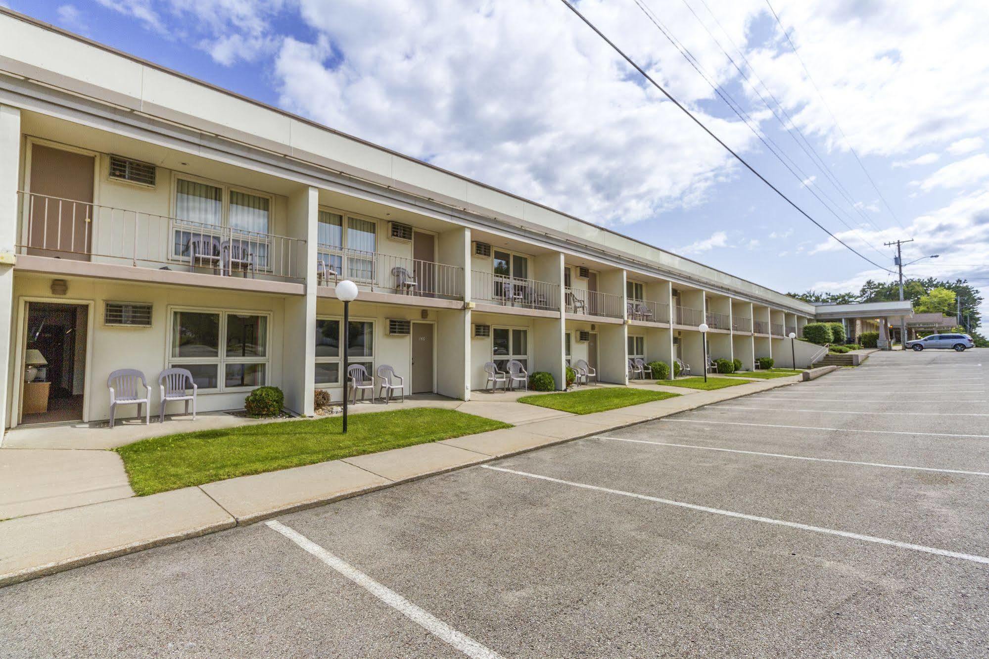 Terrace Bay - Lakefront 3* Escanaba