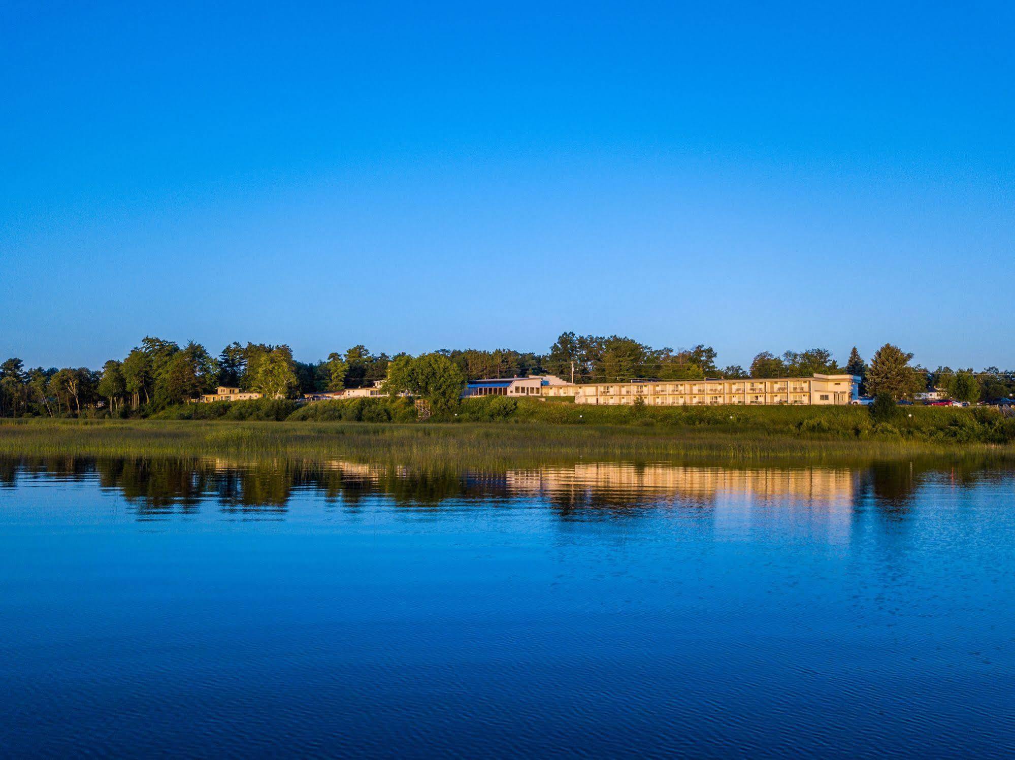 Terrace Bay - Lakefront 3*