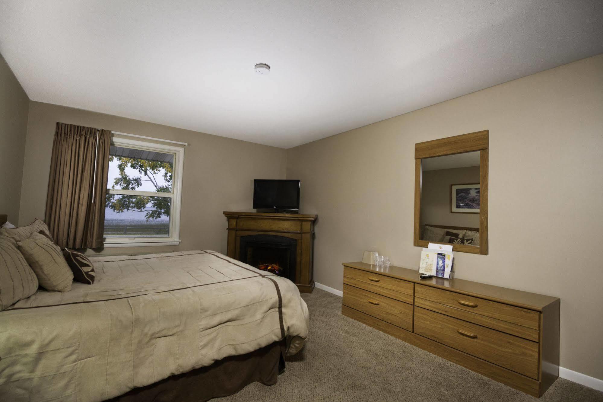 Hotel Terrace Bay - Lakefront 3*